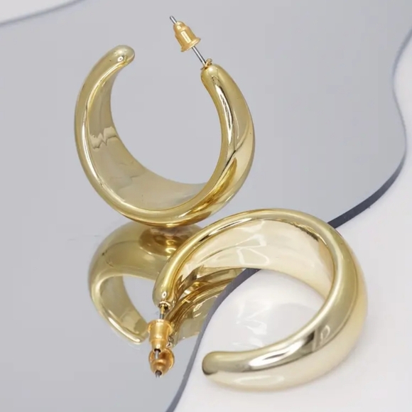 Jewelry - Casual Chunky Goldtone C Hoop Earrings